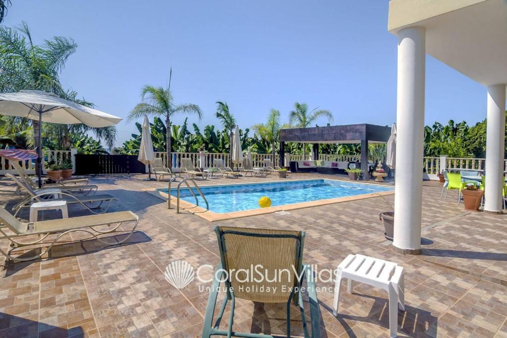 Пейя: Impressive Villa Exclusive Sea Caves Walk to Taverns Sleeps 11 Ref 507
