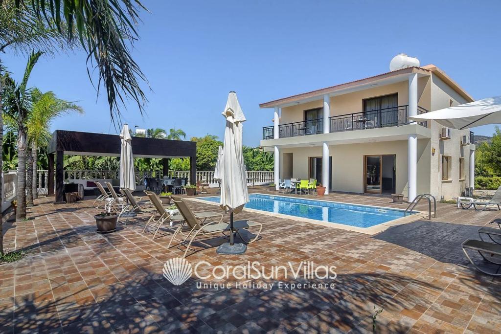 Пейя: Impressive Villa Exclusive Sea Caves Walk to Taverns Sleeps 11 Ref 507