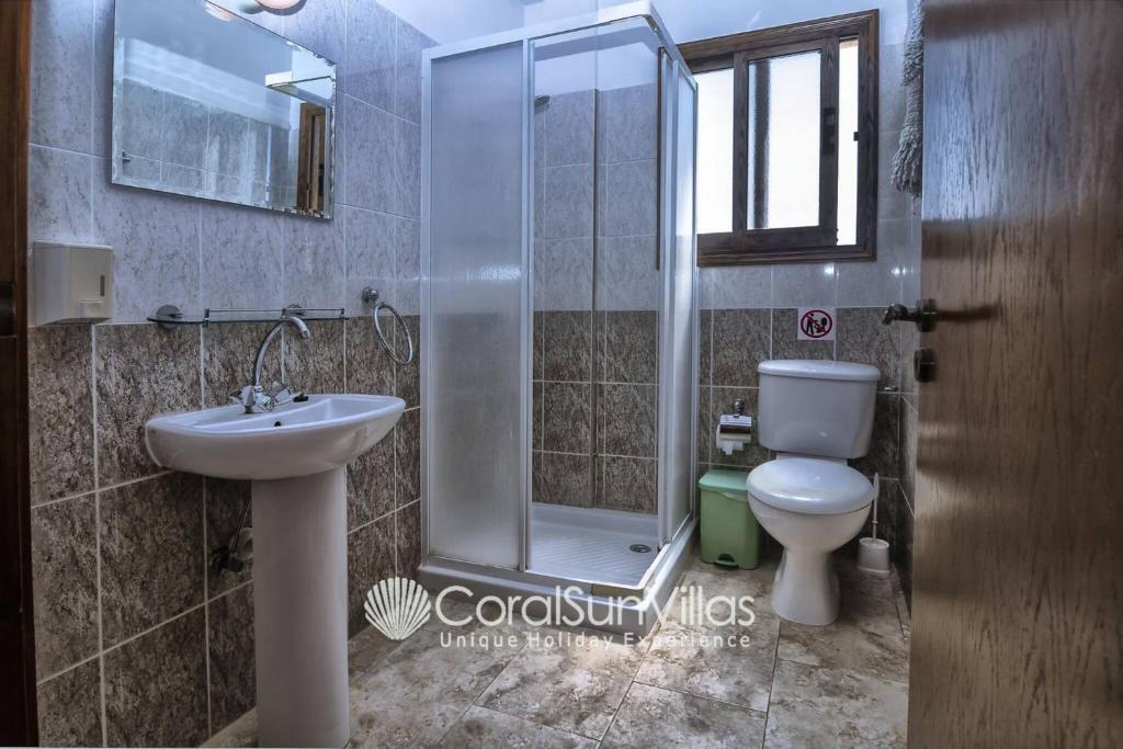 Пейя: Impressive Villa Exclusive Sea Caves Walk to Taverns Sleeps 11 Ref 507