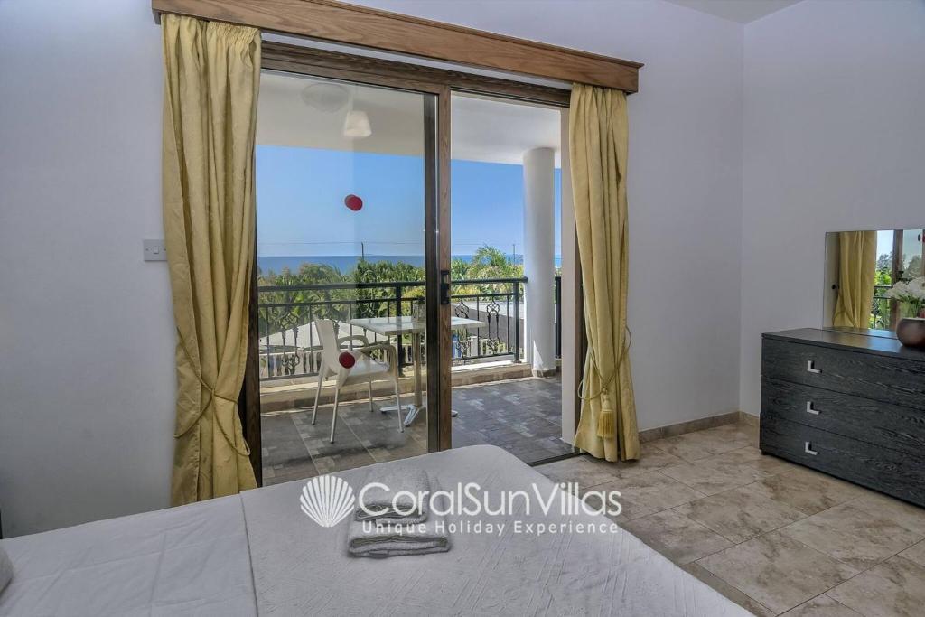 Пейя: Impressive Villa Exclusive Sea Caves Walk to Taverns Sleeps 11 Ref 507