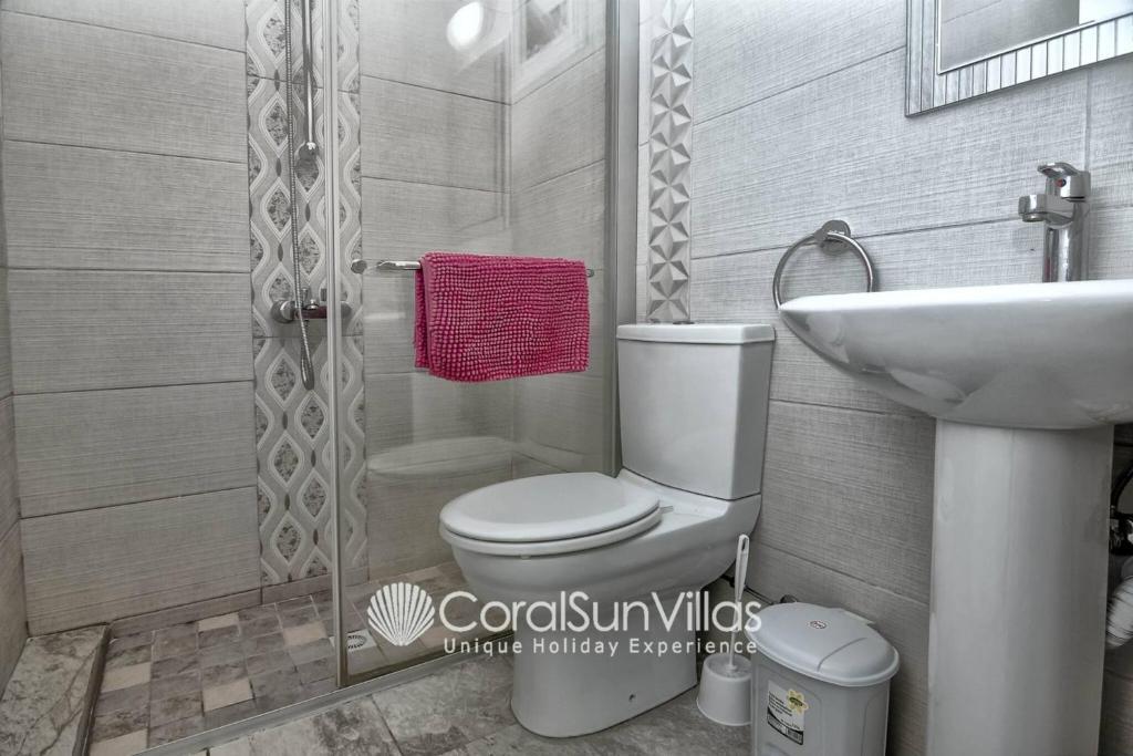Пейя: Impressive Villa Exclusive Sea Caves Walk to Taverns Sleeps 11 Ref 507