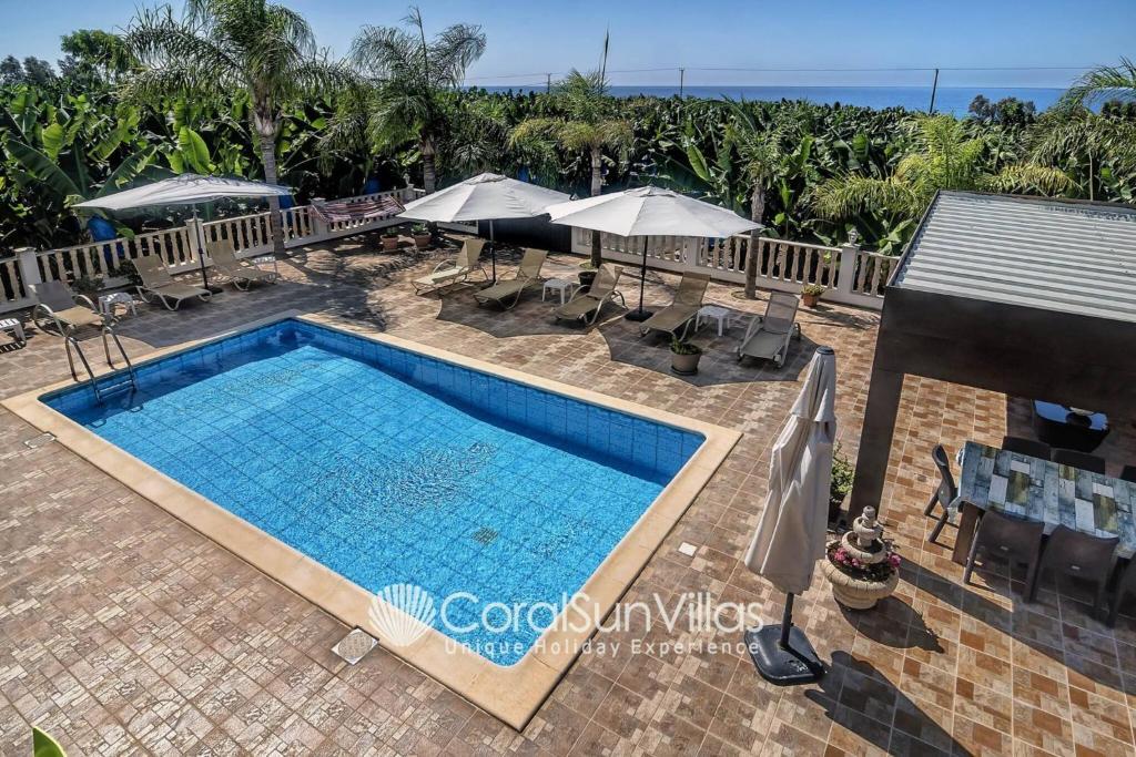 Пейя: Impressive Villa Exclusive Sea Caves Walk to Taverns Sleeps 11 Ref 507