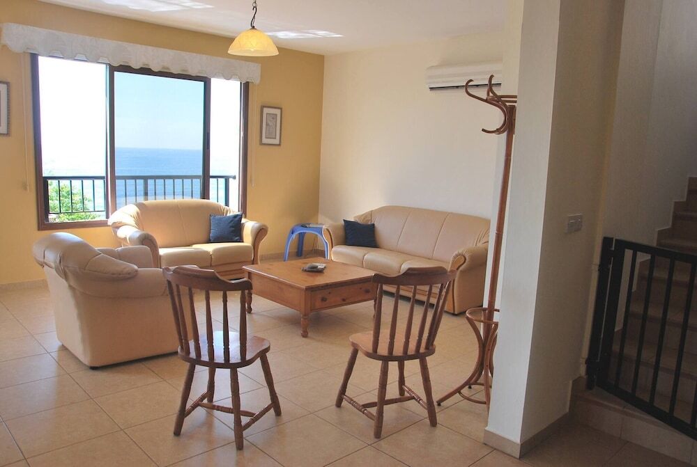 Помос: Villa Only 50m To The Sea, Sleeps 12, Polis