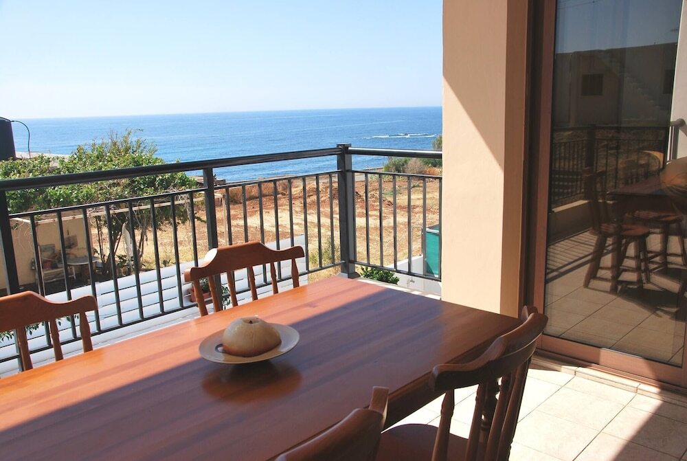 Помос: Villa Only 50m To The Sea, Sleeps 12, Polis