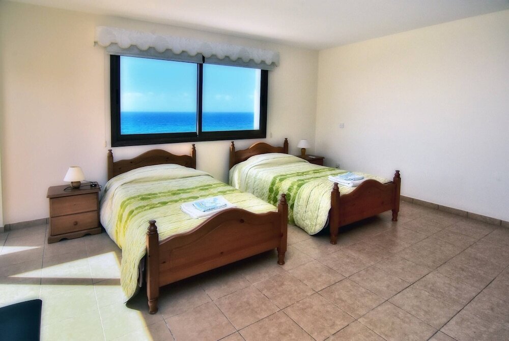 Помос: Villa Only 50m To The Sea, Sleeps 12, Polis