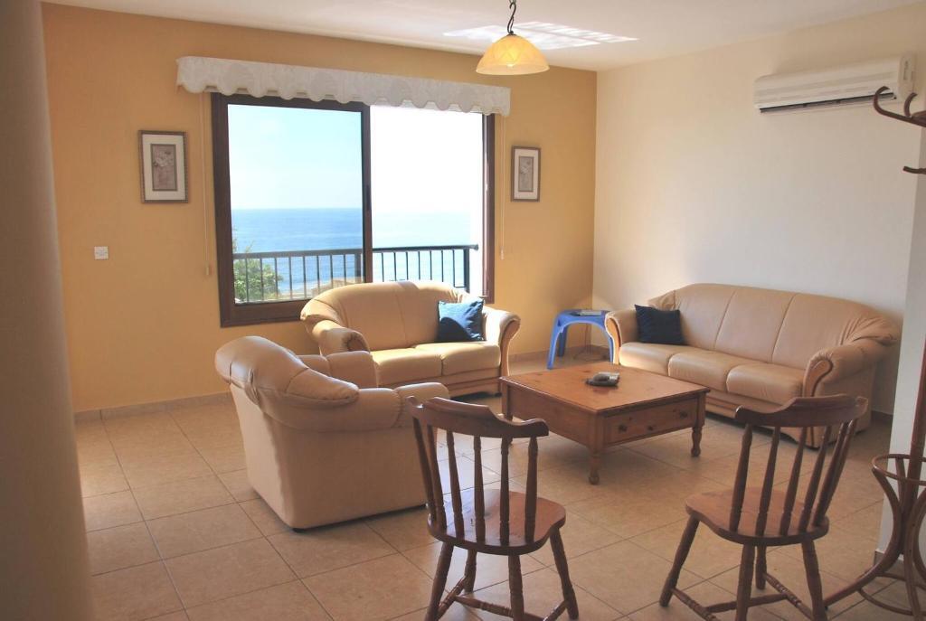 Помос: Villa Only 50m To The Sea, Sleeps 12, Polis