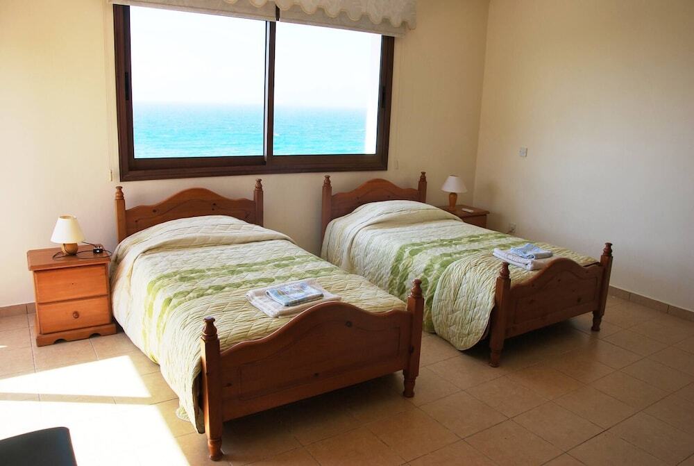Помос: Villa Only 50m To The Sea, Sleeps 12, Polis