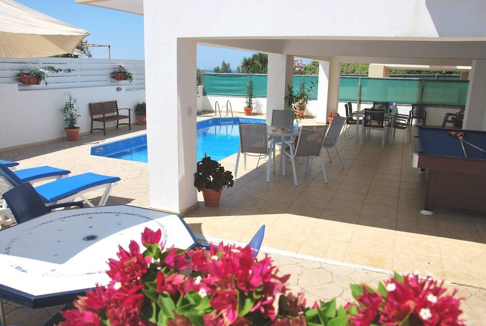 Помос: Villa Only 50m To The Sea, Sleeps 12, Polis