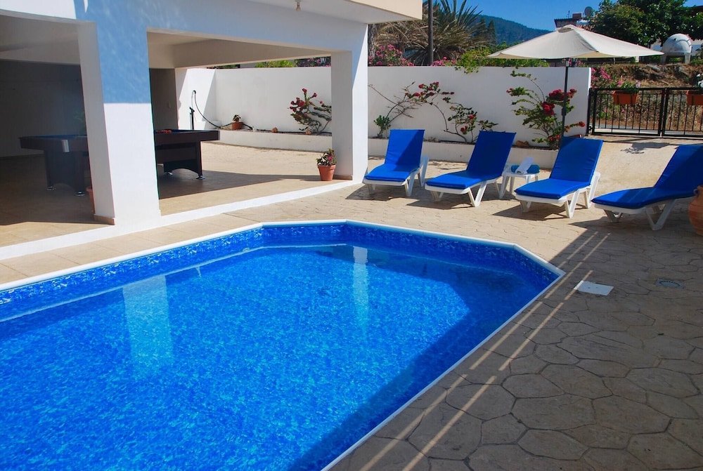 Помос: Villa Only 50m To The Sea, Sleeps 12, Polis