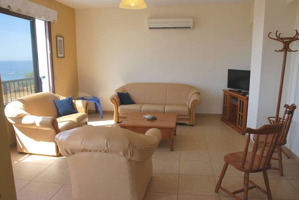 Помос: Villa Only 50m To The Sea, Sleeps 12, Polis