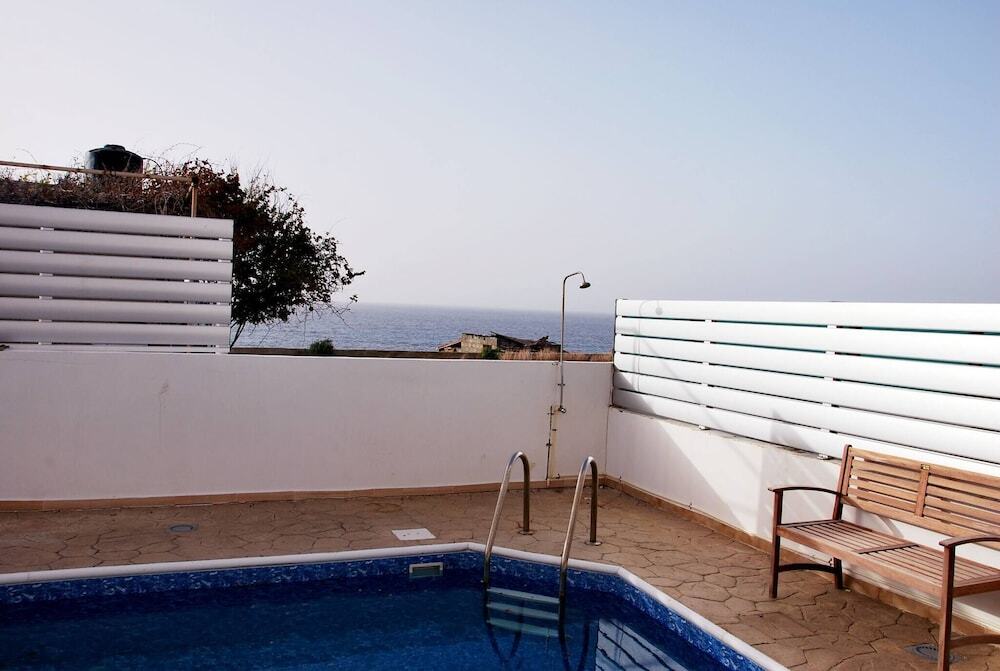 Помос: Villa Only 50m To The Sea, Sleeps 12, Polis