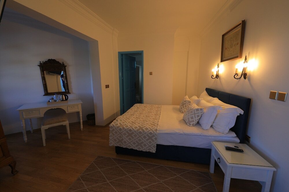 Чаталкой: Bellapais Abbey Hotel
