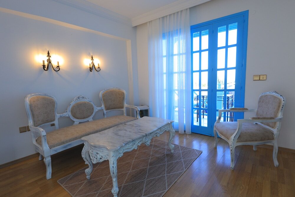 Чаталкой: Bellapais Abbey Hotel