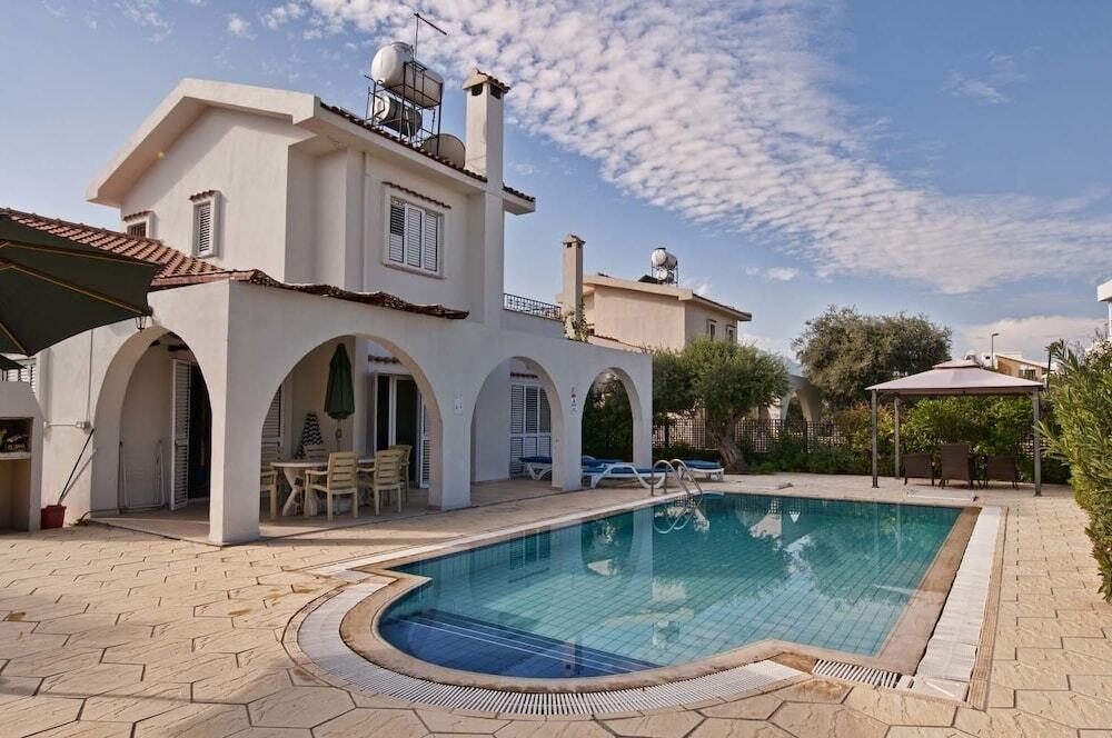 Кирения: Villa Tembel by Amy Villas