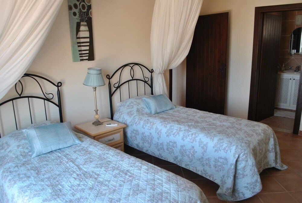 Кирения: Villa Goodens by Amy Villas