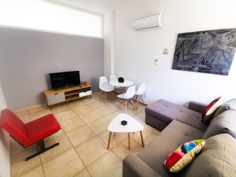 Ларнака: FlipFlop CityCenter Apartment