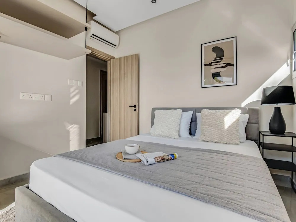 Ларнака: Sanders Crystal - Dreamy 3-bdr Apt w Balconies
