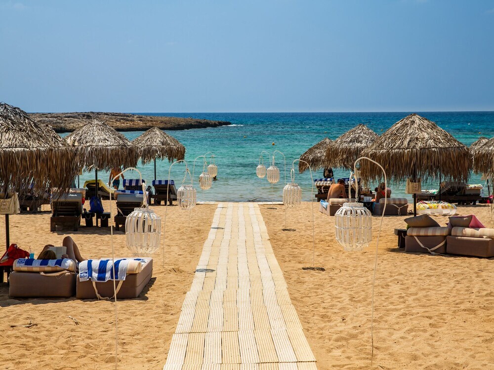 Ларнака: Sanders Crystal - Dreamy 3-bdr Apt w Balconies