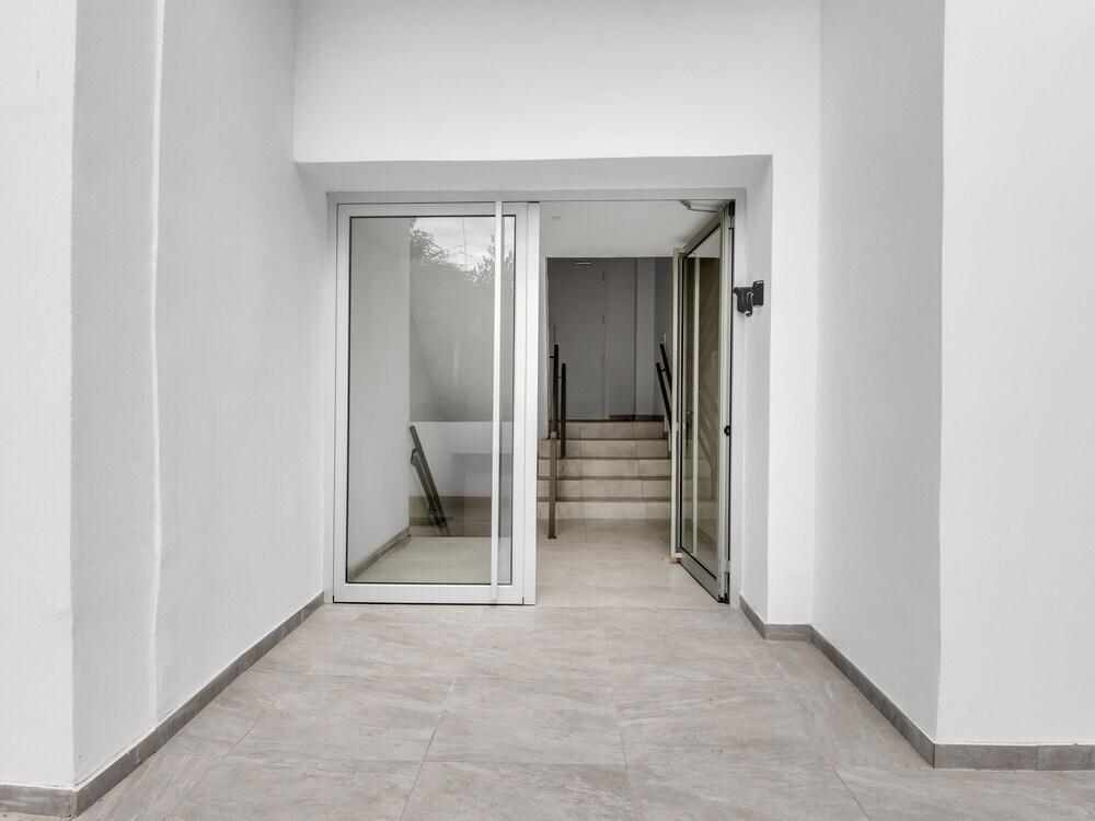 Ларнака: Sanders Crystal - Dreamy 3-bdr Apt w Balconies