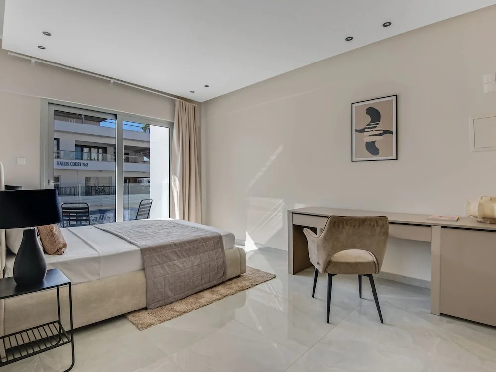 Ларнака: Sanders Crystal - Dreamy 3-bdr Apt w Balconies