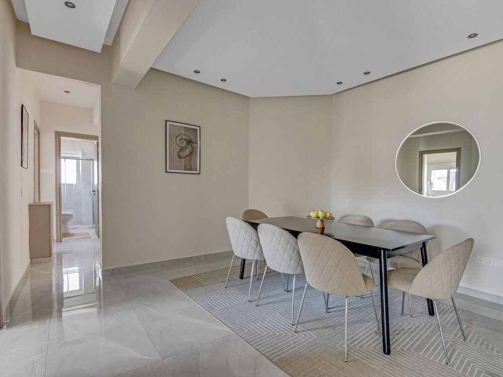 Ларнака: Sanders Crystal - Dreamy 3-bdr Apt w Balconies