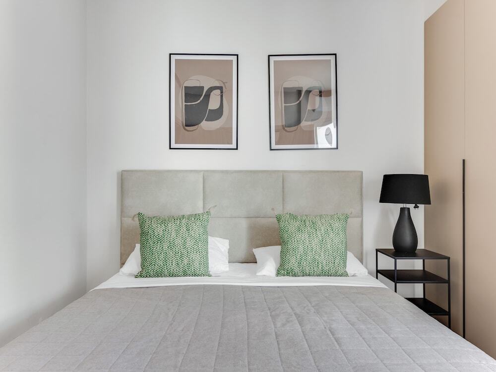Sanders Crystal - Inviting  2-bdr Apt w Balcony — фото 5