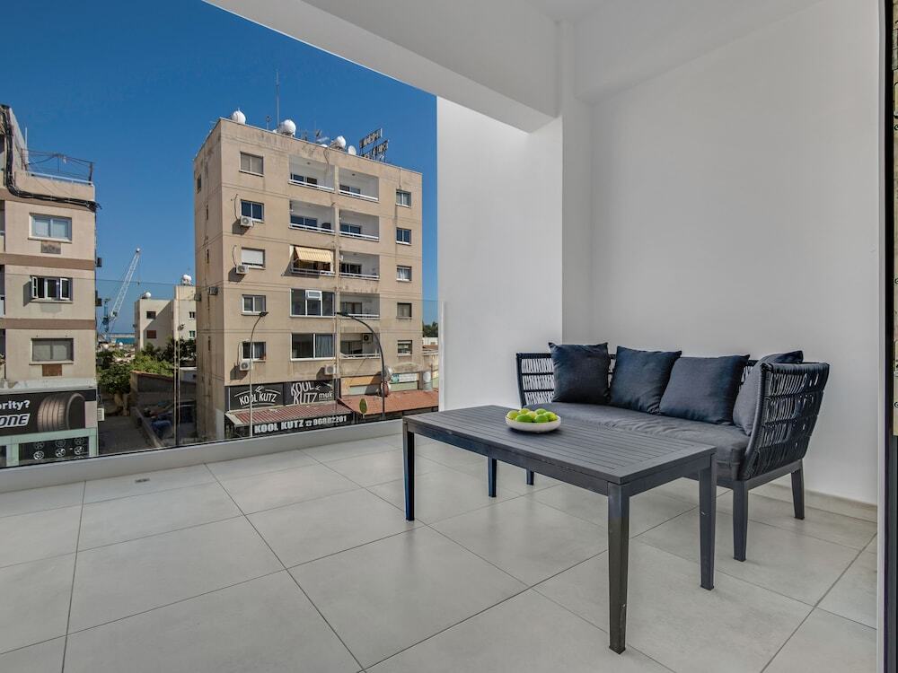 Ларнака: Sanders Crystal - Darling 2-bdr Apt w Balcony
