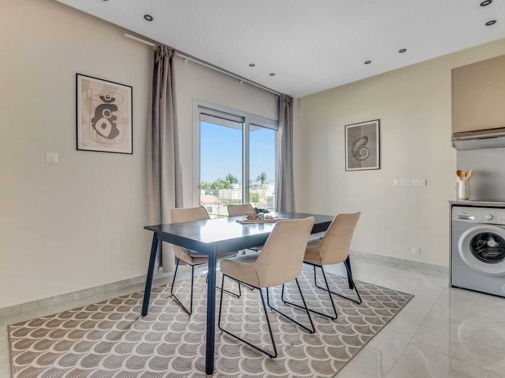 Ларнака: Sanders Crystal - Darling 2-bdr Apt w Balcony