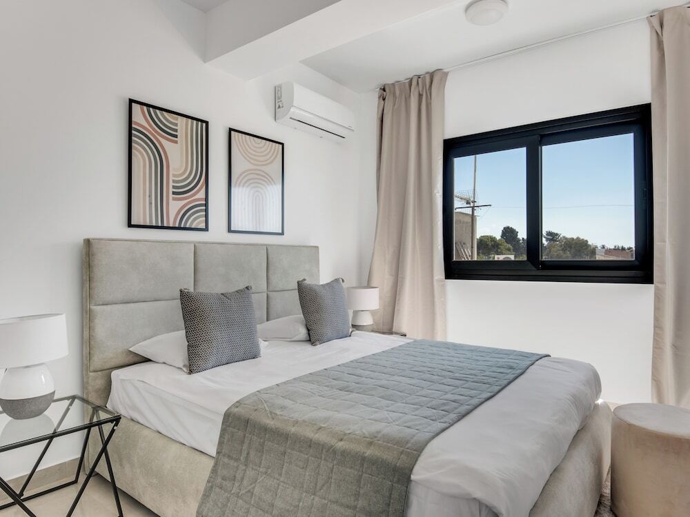 Sanders River Plaza Nice 3 Bedroom Apt w Terrace — фото 1