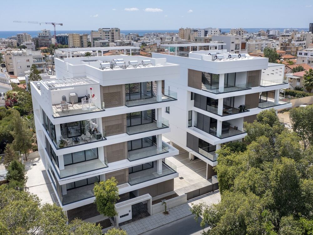 Лимассол: Sanders Park Central - Nice 2-Bdr Apt W Balcony