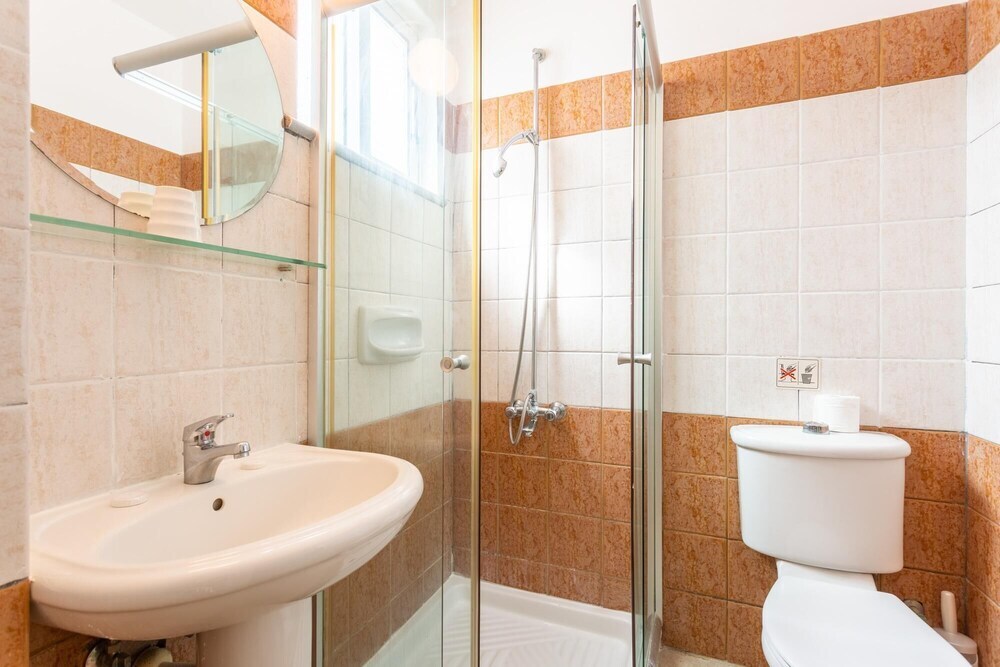 Нео Хорио: Villa Chrysanthemum Large Private Pool Walk to Beach A C Wifi