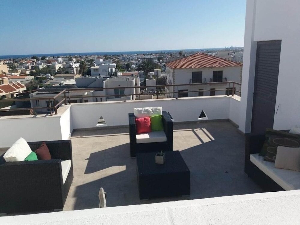 Ороклини: Two Bedroom Duplex With Mountain and Sea View