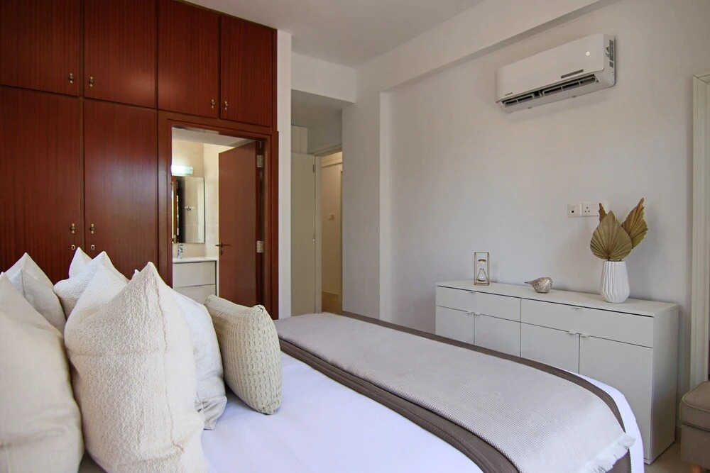 Пафос: Phaedrus Living City Flat Androcleous