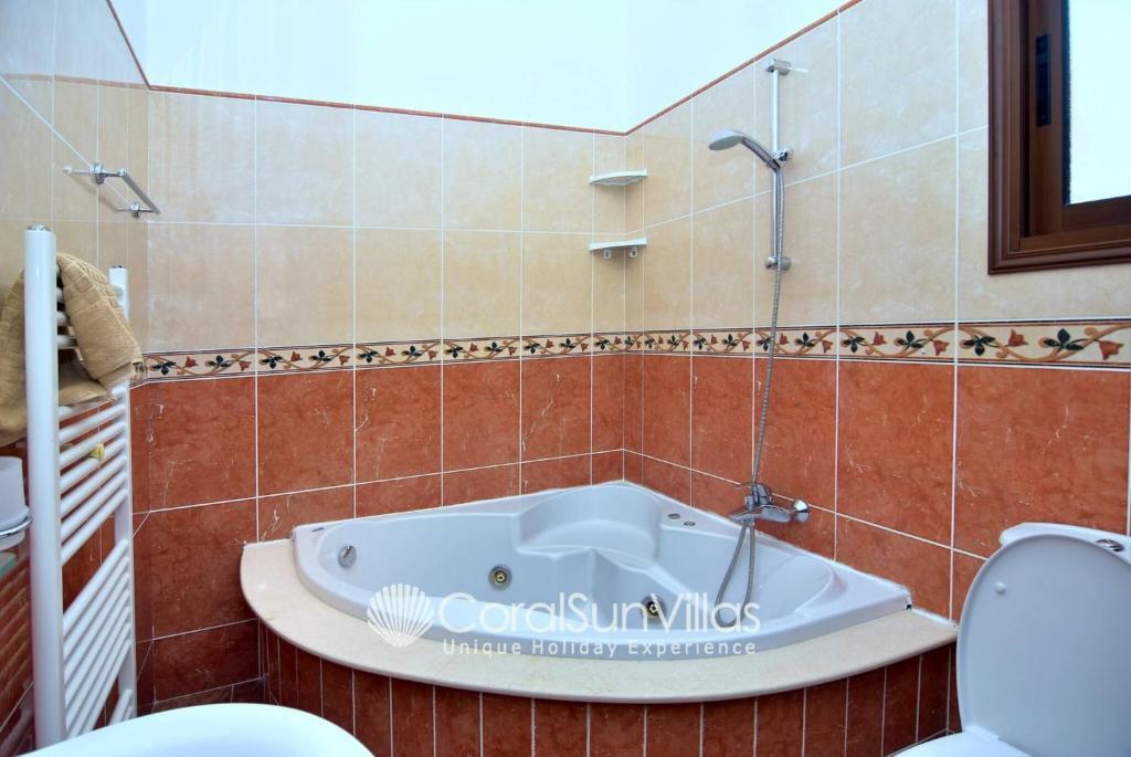 Пейя: Elegant Huge Villa Large Pool, Ideal For Weddings
