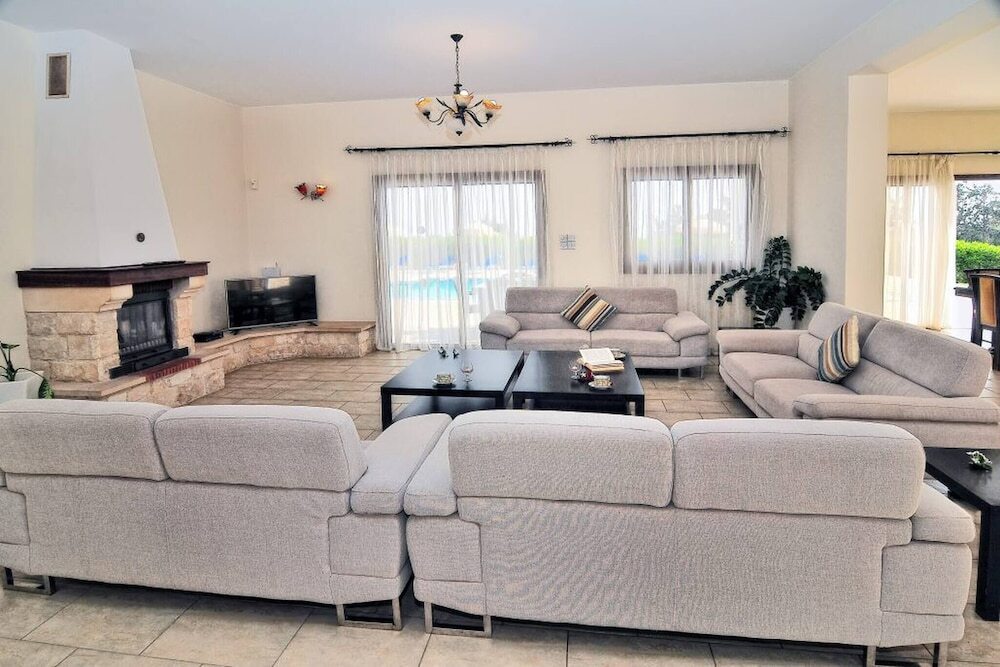 Пейя: Impressive Large Villa Huge Heated Pool Garden