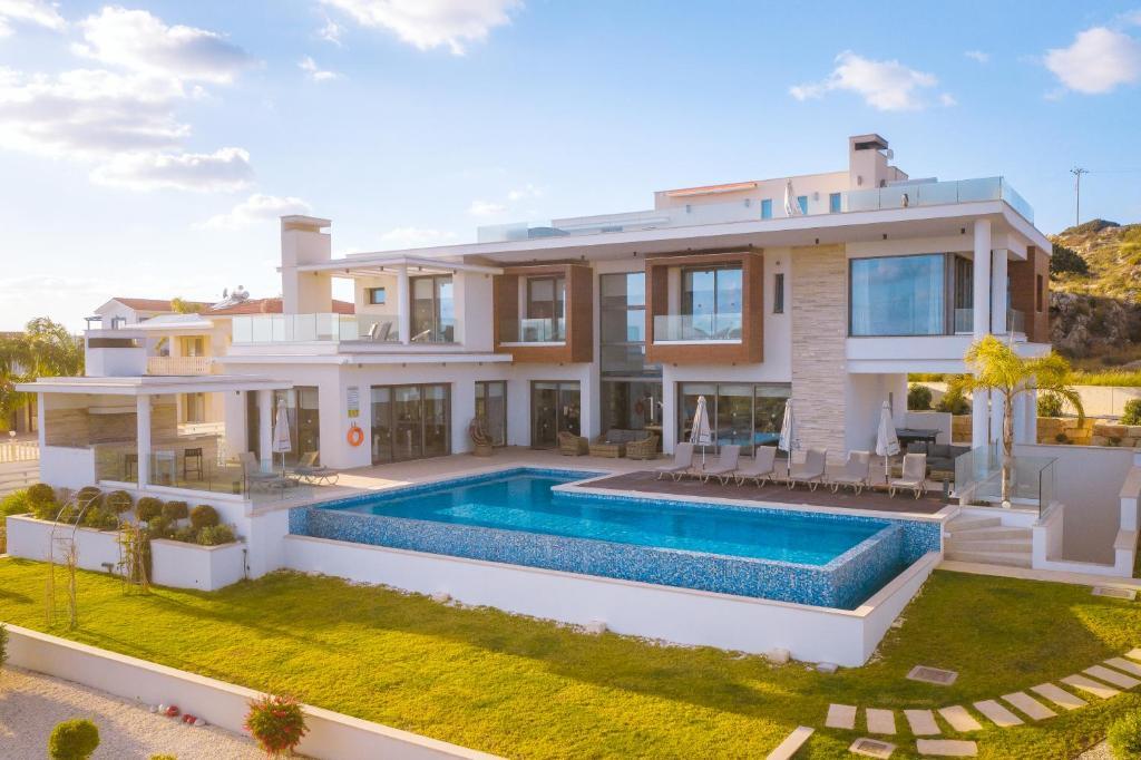 Пейя: Villa Avyana