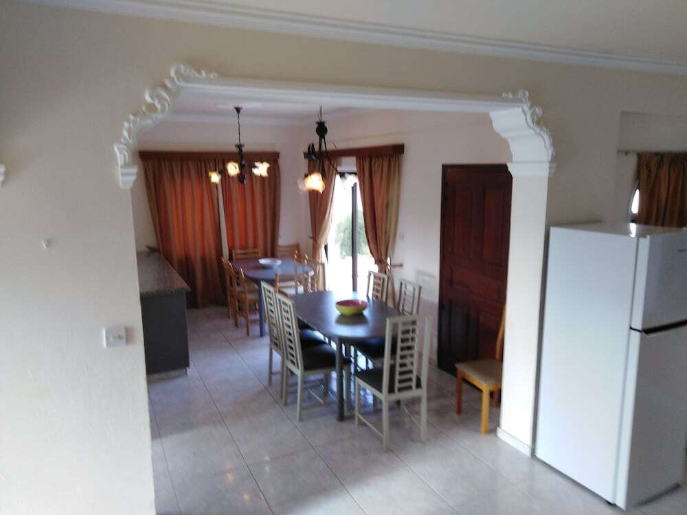 Huge ! Lovely! Private! Villa in The Heart Of Coral Bay! Car Not Essential ! — фото 4