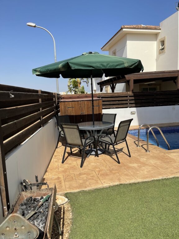 Паралимни: Beautiful Villa With Pool in Ayia Triada, Cyprus