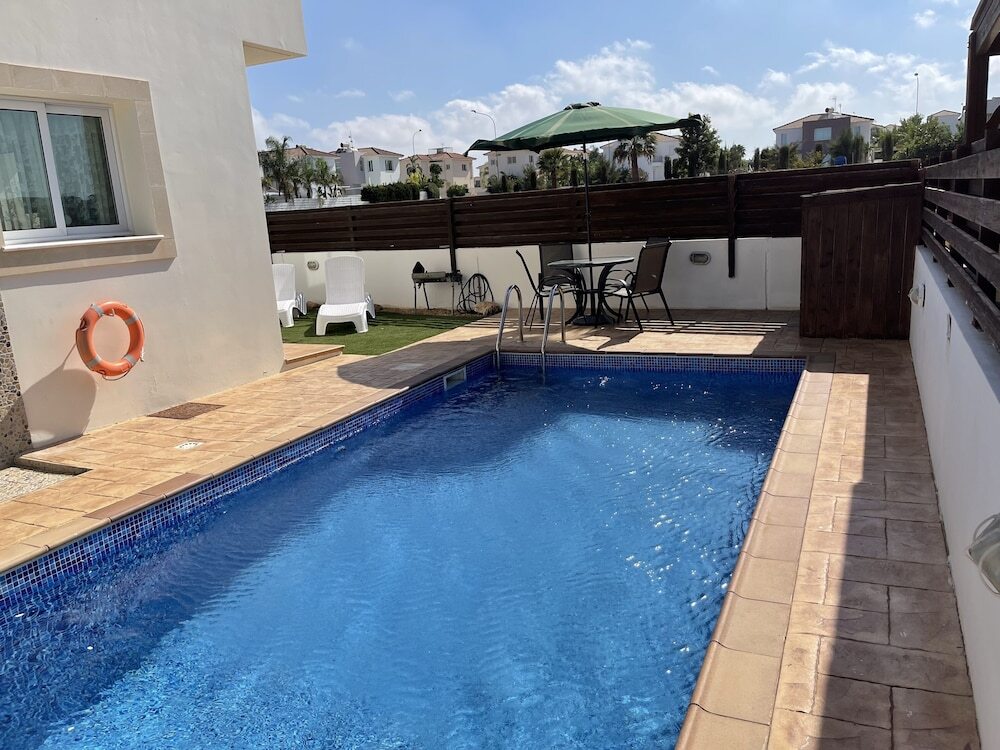 Паралимни: Beautiful Villa With Pool in Ayia Triada, Cyprus