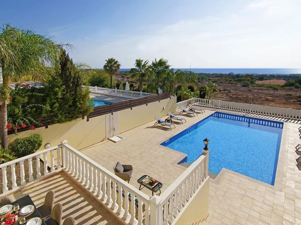 Паралимни: Cleopatra Paralimni in Paralimni
