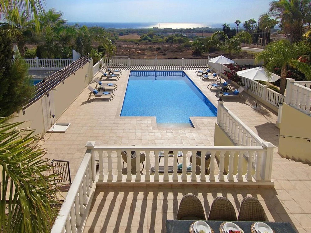 Паралимни: Cleopatra Paralimni in Paralimni