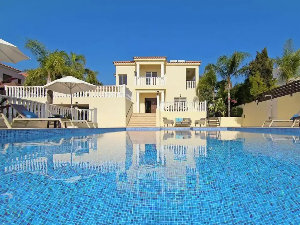 Паралимни: Cleopatra Paralimni in Paralimni