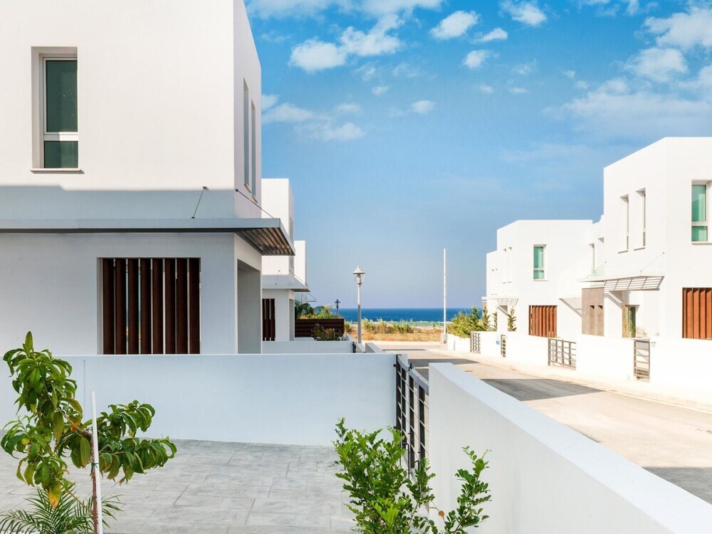 Паралимни: Carmen Paralimni in Paralimni