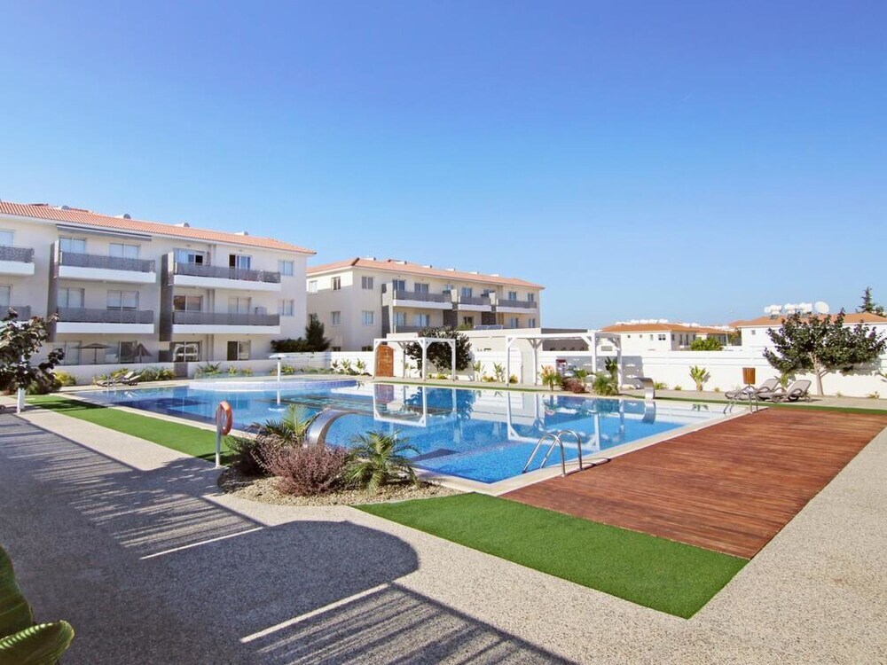 Паралимни: Malvina Paralimni in Paralimni