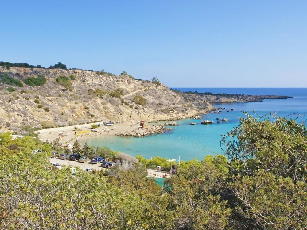 Паралимни: Malvina Paralimni in Paralimni