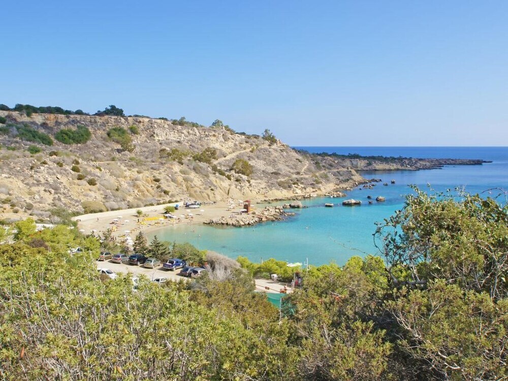 Паралимни: Margot Paralimni in Paralimni