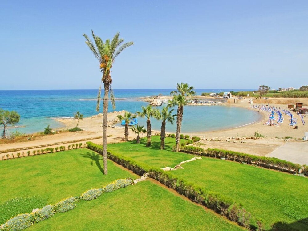 Паралимни: Margot Paralimni in Paralimni