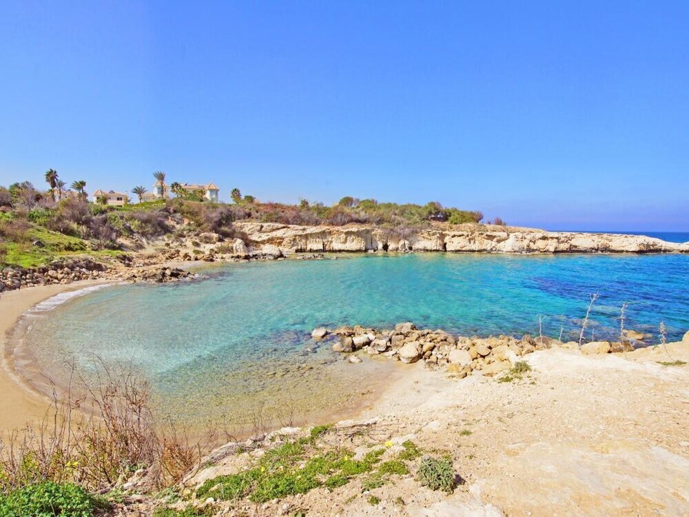 Паралимни: Margot Paralimni in Paralimni