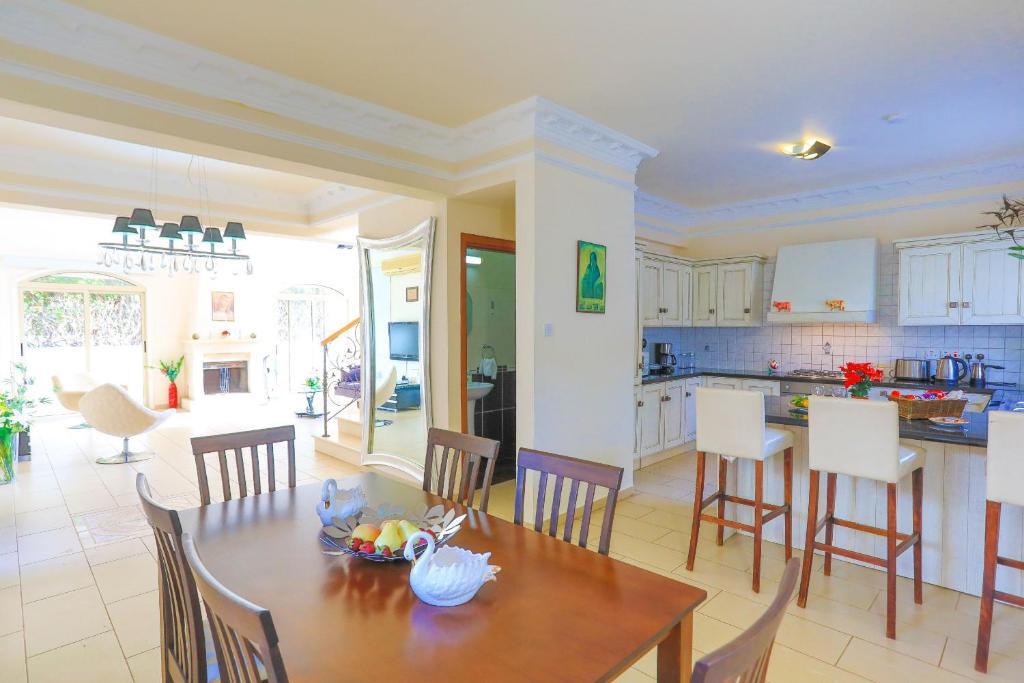 Паралимни: Villa Sapfo in Protaras