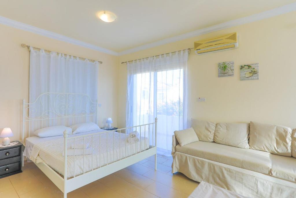Паралимни: Villa Sapfo in Protaras